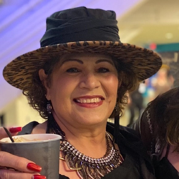 Hello! I’m Sylvia, Posh Ambassador!  Make an offer or Bundle! - Picture 3 of 11